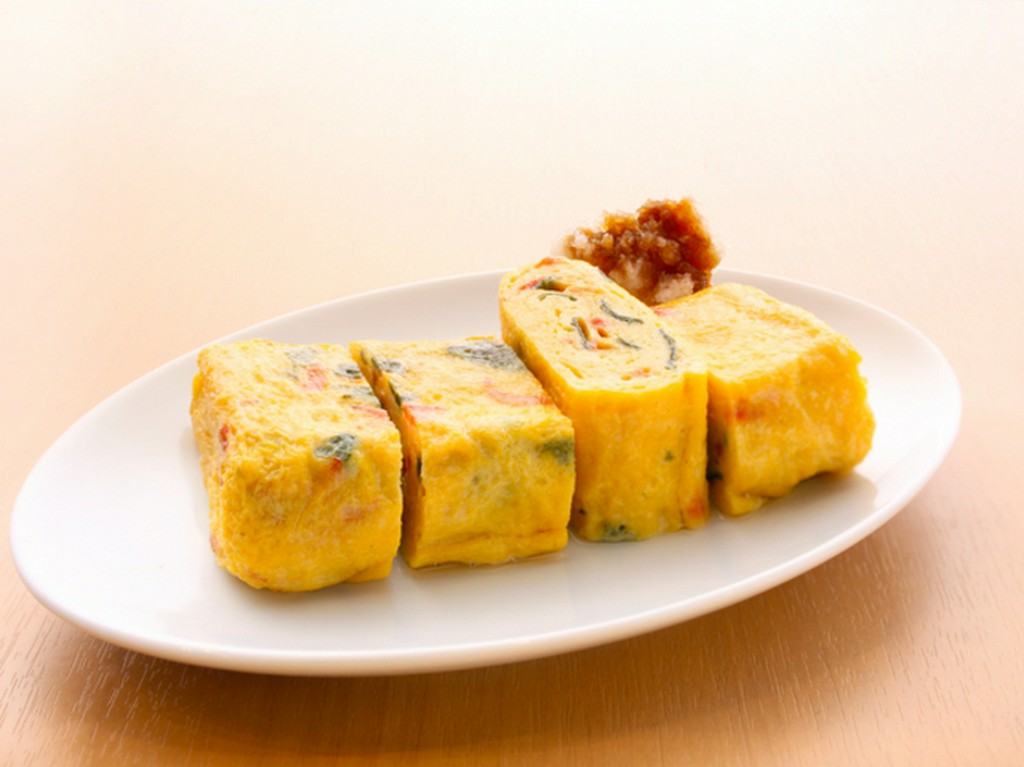 注文を受けてから、一つ一つ丁寧に焼き上げる『だし巻き玉子～海苔と桜エビ～』