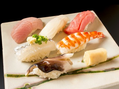 新鮮な天然魚を満喫できる『寿司』