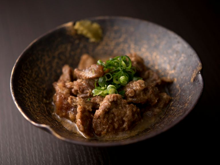 じっくり煮込まれてエキスたっぷりの『馬すじ煮込み』