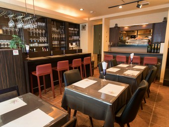 世界各国から選りすぐられた、90種類の秀逸なワイン