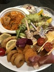 家呑みセット（１人前1000円～）好評承り中！
お店の味を”おうちごはん”でお気軽にお楽しみいただけます。ご予算に応じて承ります。アレルギー対応もできますのでお気軽にお電話ください。