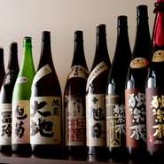 季節の料理に合う、おいしい日本酒が多数。「独楽蔵」「旭菊」など福岡の地酒をメインとして、日本各地の銘酒を選りすぐり。冷酒15～20種、燗酒10種ほどを常時揃え、季節ごとのお酒も多数登場します。