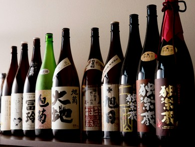 冷酒も燗酒も旨い。 福岡の地酒を中心に、全国の銘酒がずらり