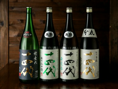 店主自ら吟味を重ね、買い付けをしている豊富な日本酒