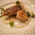 ゆったりと落ち着いた店内でご縁が深まる社交の時間を。