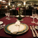 クラシックな雰囲気でゆっくりとお楽しみいただけるディナーコース。恋人、ご夫婦での記念日に最適です。