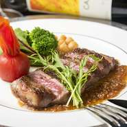 肉や魚は国産の安心安全なものを仕入れています。魚では、地元広島でレモンを食べさせて育てるレモンサーモンを使った料理も提供しています。臭みがなくさっぱりしているところが魅力です。