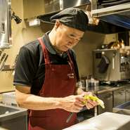 手間を惜しまず、お店ならではの料理を提供する