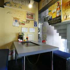 貸切OK！　種類豊富なお酒を飲みながら、熱々の鉄板を囲んで