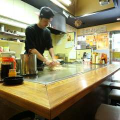 会社帰りや出張先で仕事終えた後の、冷えたビールと鉄板焼は格別