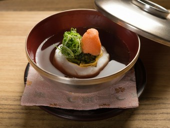 旬の山海の出会った蒸しもの「甘鯛新茶蒸し」