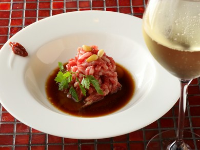 厳選されたこだわりのワインをリーズナブルに味わえる