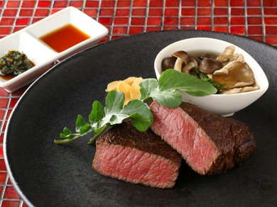 美しく極上の赤身を堪能『黒毛和牛 A-5ランク ステーキ』