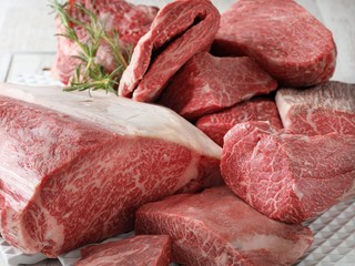 一頭買いした厳選黒毛和牛のみ使用