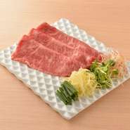 薄切り肉をさっと炙った『サーロインの焼きしゃぶ～香味野菜～』