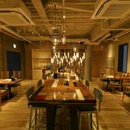 照明やテーブルレイアウトにもこだわったオシャレな空間で、ワイワイ楽しい女子会はいかが？上質な熟成肉をシェアしながら、希少部位を食べ比べするのもおすすめ。大人の肉女子会にぜひ！