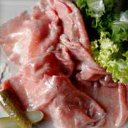 低温でじっくりと火入れした自家製ボイルハムです。
お酒のおつまみにぴったり！