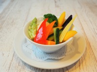 数種の野菜をさっぱりピクルスに。