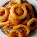ステーキハウスの定番オニオンリングフライです。 ケチャップ、マスタードがよく合います。