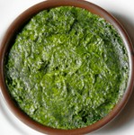 アメリカのステーキハウスで定番の、 生クリームのコク豊かに仕上げた ほうれん草のクリーム煮です。