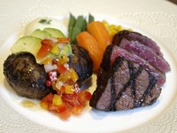 ★グリーンサラダ付き（お替り無料）
税込2640円～のご用意。
熟成黒毛和牛使用したハンバーグとステーキどちらも楽しめるおすすめランチメニュー！！