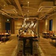 大切な方とお洒落な店内で美味しい熟成肉を堪能してみませんか？　利用シーンに合わせてお席もご用意できますので是非お問い合わせください。