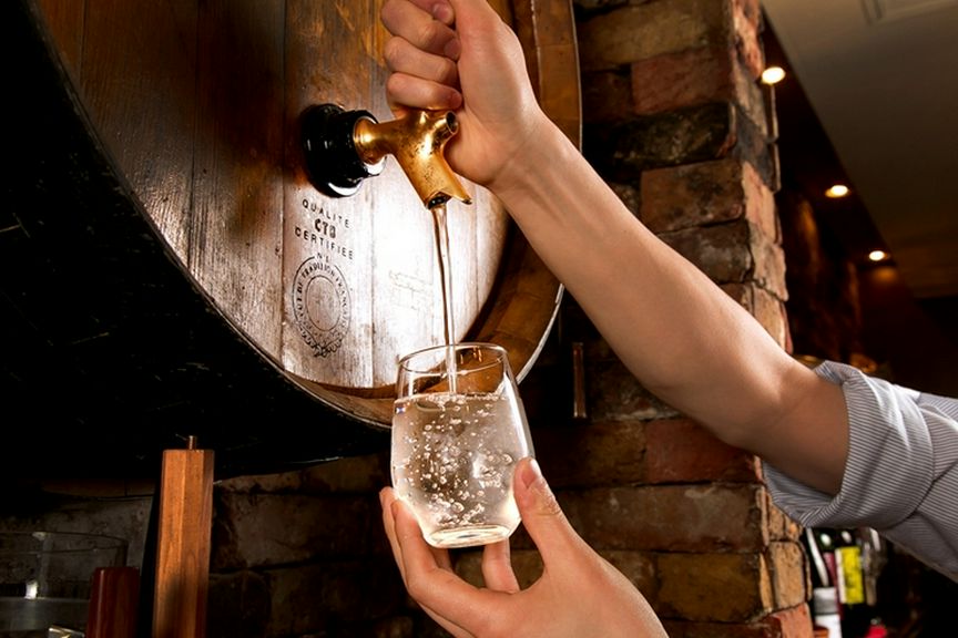 豊富なワインや生シードラ、世界各国のビールも