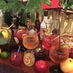 1時間単位の飲み放題なのでサクッと飲みたい方におすすめです
・1時間飲み放題【￥1,078 1名様より】
・タパス付き１時間飲み放題【￥2,200 ２名様より】
（ピンチョス２本、ジャークチキン１名様分） 
※L.O 15分前