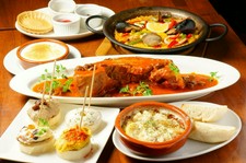 ～ご宴会向け・2時間飲み放題付きのコース～
ピンチョスやアヒージョ魚介の旨味たっぷり海鮮パエージャなど