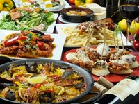 ～ご宴会向け・2時間飲み放題付きのコース～
お酒がすすむタパスやピンチョスや逸品料理と海鮮パエージャを