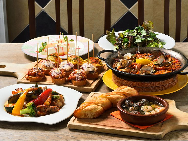 2時間飲み放題付き!『スペイン満喫コース』で地中海料理を堪能