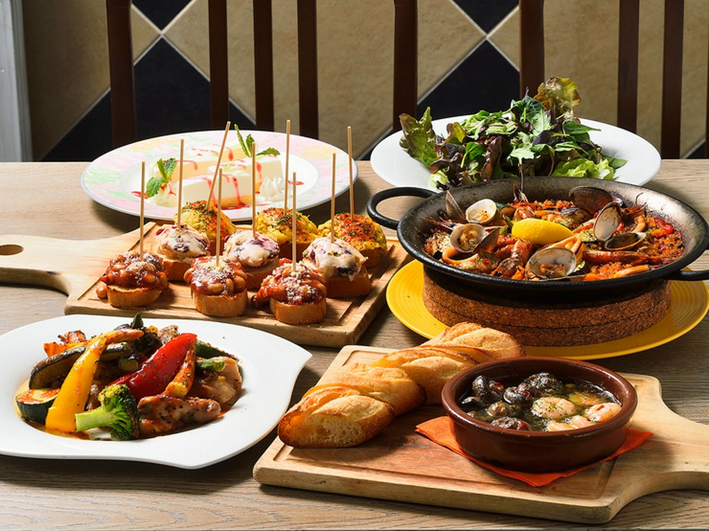 2時間飲み放題付き！『スペイン満喫コース』で地中海料理を堪能