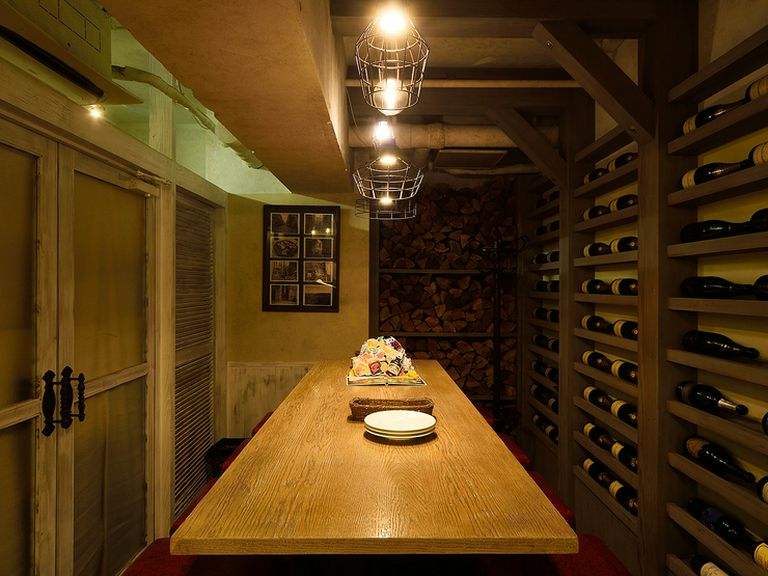 ワインセラーのような完全個室は、まるで大人の秘密基地