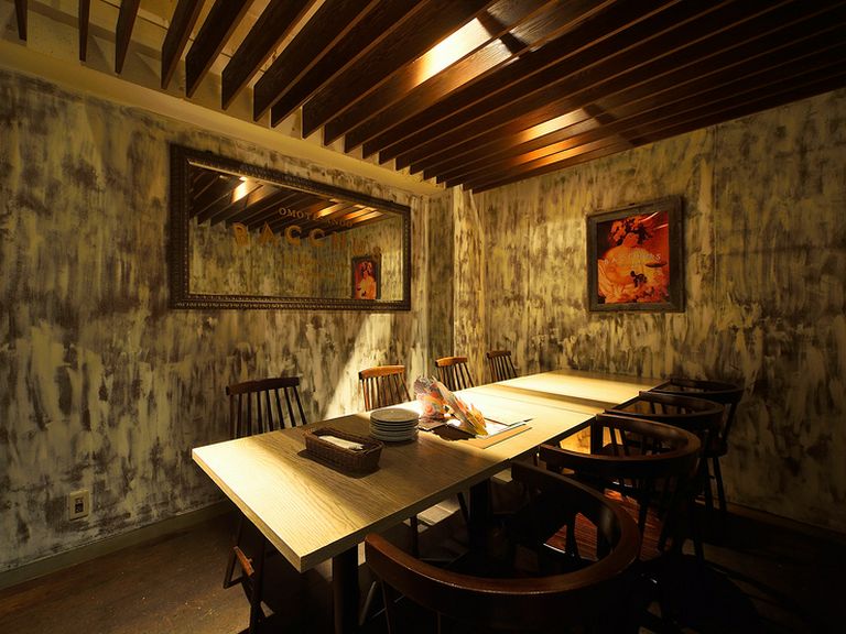 広めの8人用個室。ベビーカーも置けるから子ども連れでも安心