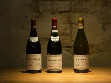 シンプルな料理との相性を考え、ワインはブルゴーニュが中心