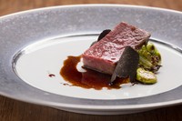 火入れと寝かしを繰り返し、じっくりと熱を通した『広島牛A5イチボのロースト』