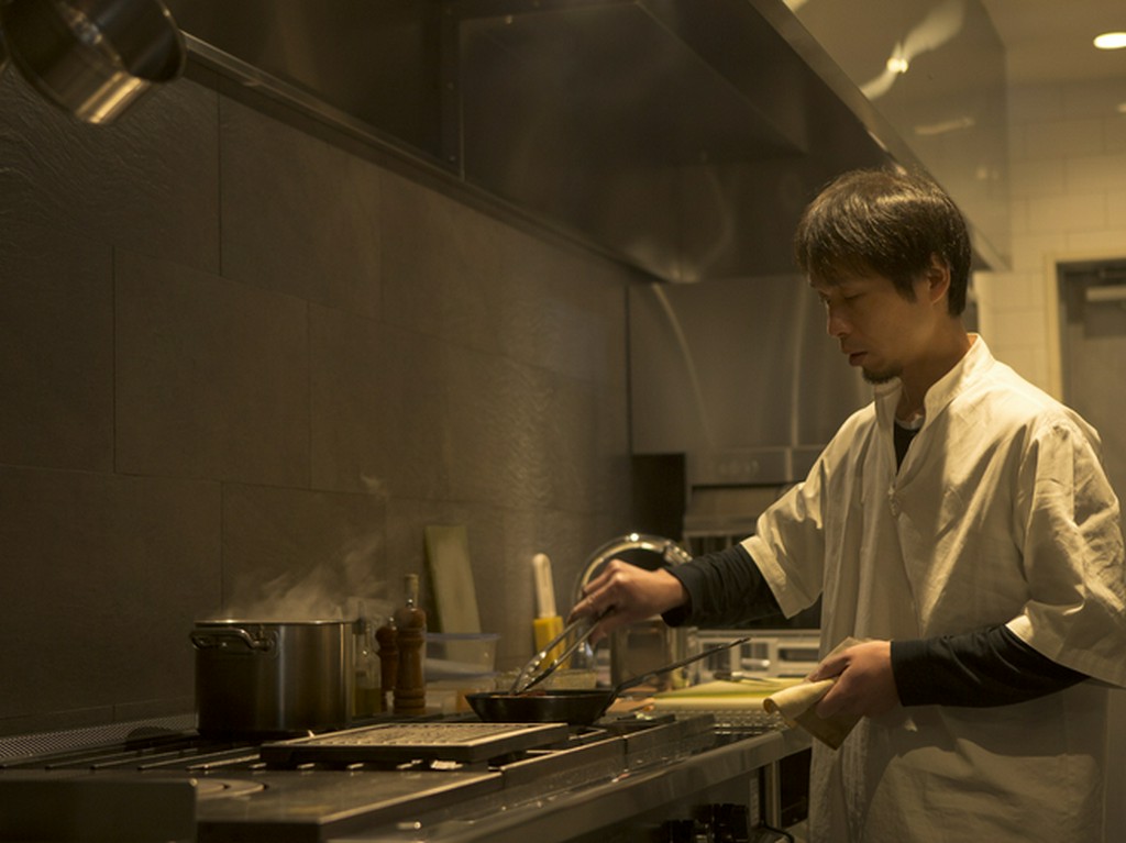 無駄を削ぎ落とすことで、出来たての料理をすぐさまサーブ