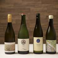 ワインはオーナーソムリエでもある平田大輔氏が主にセレクト。フランス産と国産をメインにしながら、ニューワールド系のワインも多彩に揃え、ビオワインや90年代のワインもラインナップしています。