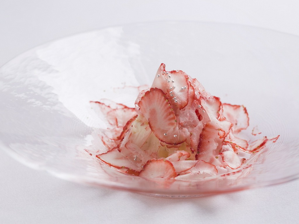 ねっとり、ふわっと。食感も楽しく、口の中で溶け合う『イチゴ ミルク』