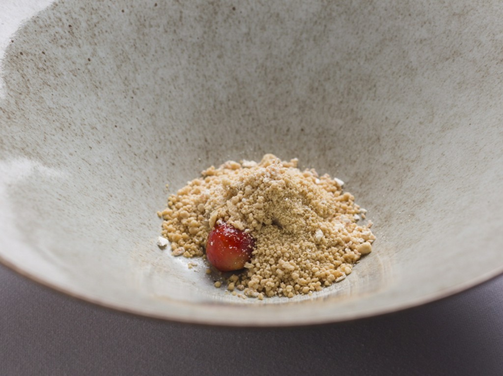 食べればしっかりフレンチの一品と納得する『フォアグラ リンゴ』