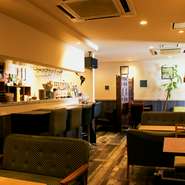 818cafeでは、お客様のご要望によりカウンターも設置。
ゆったりと楽しい時間が日常を忘れさせてくれる818cafeで、当店ならではの時間をお過ごしください。