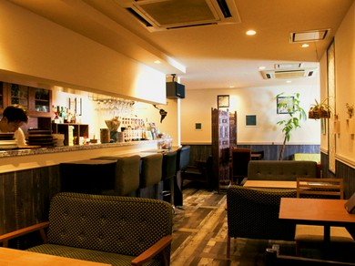 ゆったりと自分の時間を過ごせる、大人の夜カフェ