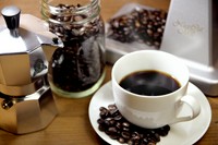 香り引き立つ挽きたてドリップコーヒー