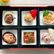 ・牛サガリのトマト漬け～ハーブの香り～・和牛肩肉（クリ）の紹興酒漬け・牛アゴタンのネギ味噌漬け・知床鶏もも肉のカレー漬け～タンドリー風～・道産豚トロ塩ダレ漬け・味付けジンギスカン　　1セット総量240ｇ