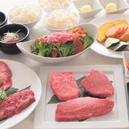 ご注文は2名様より承っております（前日迄の予約要）。
お一人様＋500円（税込）で２時間飲み放題に変更可。
※御食事のみコース利用の際は、お一人様6000円(税込）