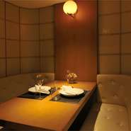 洗練されたシックな店内には個室も完備されており、接待や大切な方へを招いての会食などにお誂え向き。国産キャビアとチョウザメの魚肉で、ワンランク上のおもてなしができそうです。