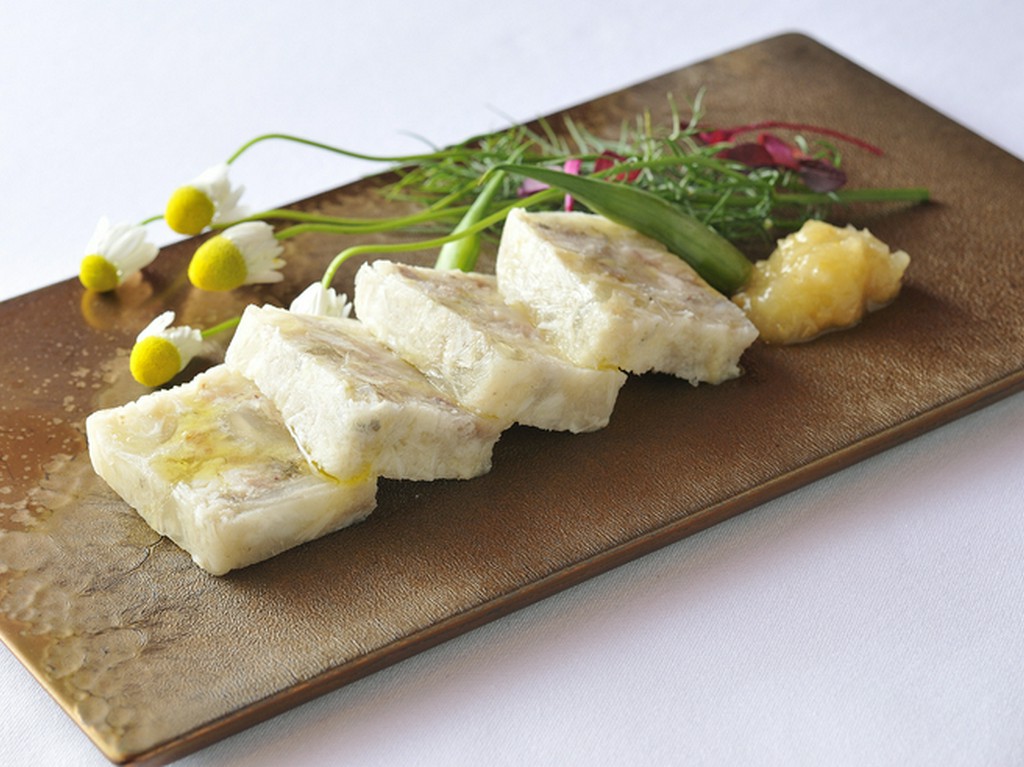 チョウザメの頭のソープレサータ　日向夏のマルメラータ添え