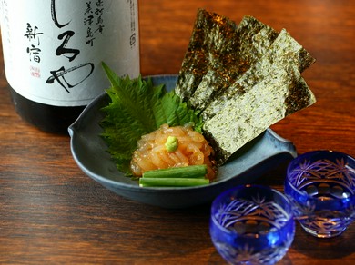 高級魚尽くしの料理に合う銘酒が豊富。お店のPB日本酒も！