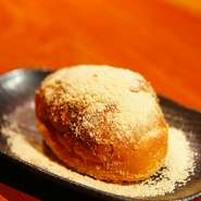 フワッとした食感が楽しい『あげパン』は、お食事の締めにはもってこいのひと品。上品な甘味がお口のなかに広がります。デザート感覚で楽しめるとっておきの逸品、ぜひ1度後賞味あれ。