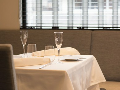 王道の味からニューワールドの注目銘柄まで、多彩なワインが揃う